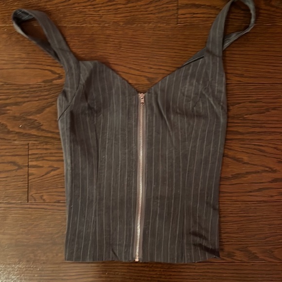 NWT Grey Pin Stripe Zip Up Top Sz XS - Picture 4 of 5